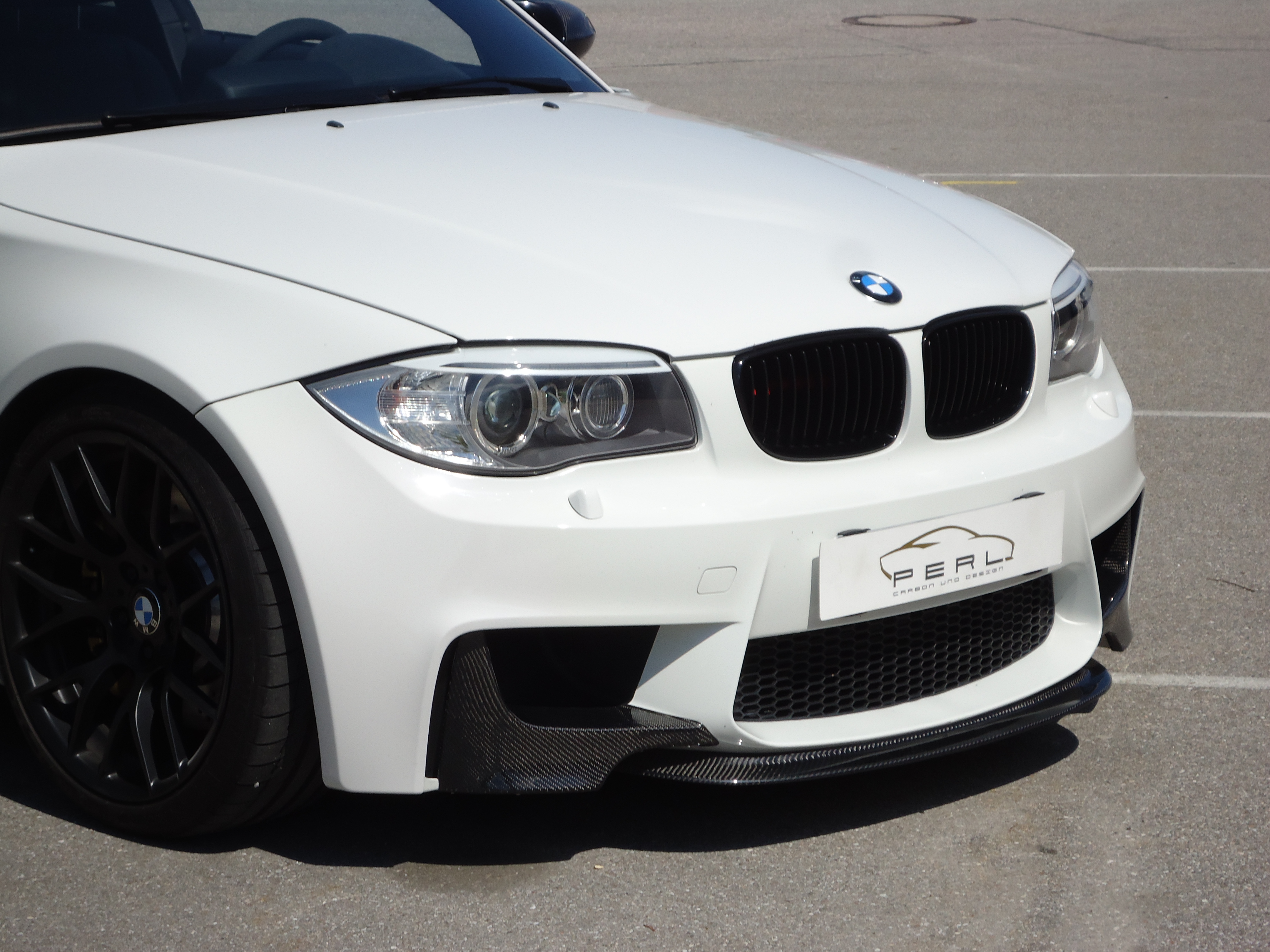 Carbon Emblem Ecken Set schwarz+weiß für BMW M M1 F20 F21 E81 E82 E87 E88 Paket